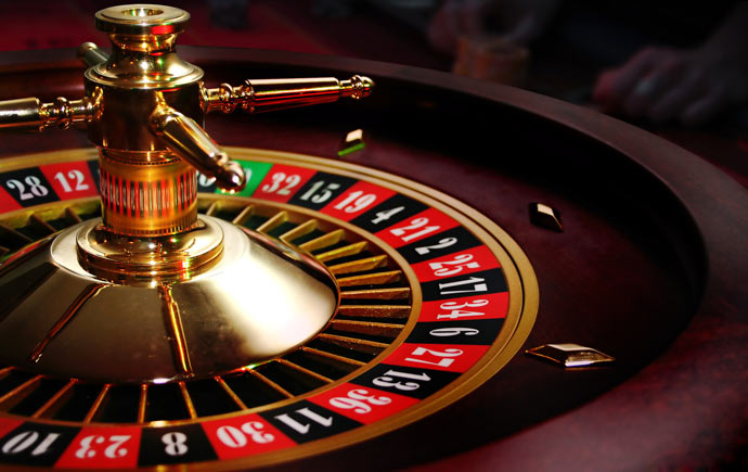 Historia del desarrollo de los casinos: desde las primeras casas de juego hasta las plataformas en línea modernas